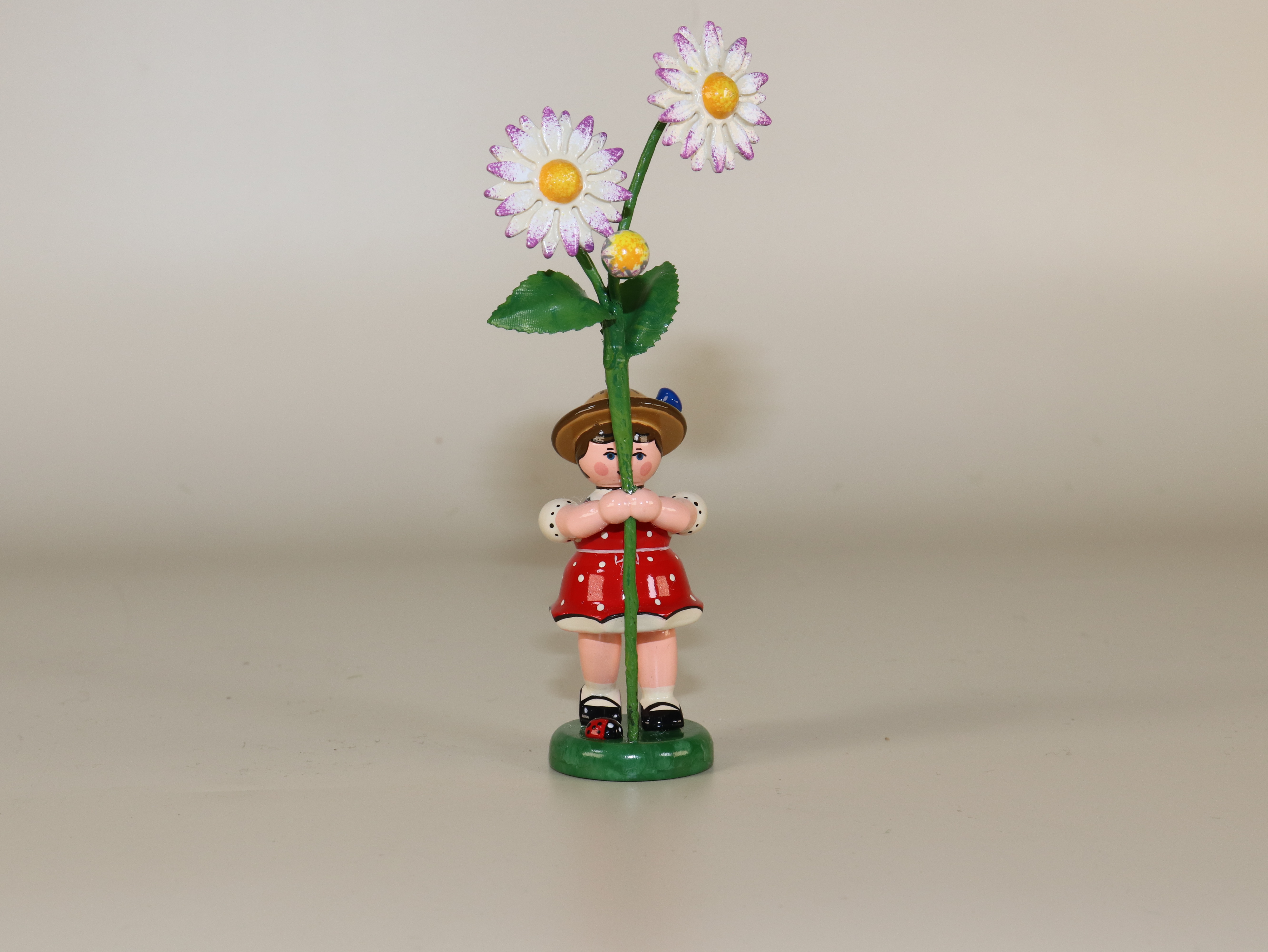 Blumenkind "Mädchen mit Gänseblümchen" als Frühlings-Tischdeko