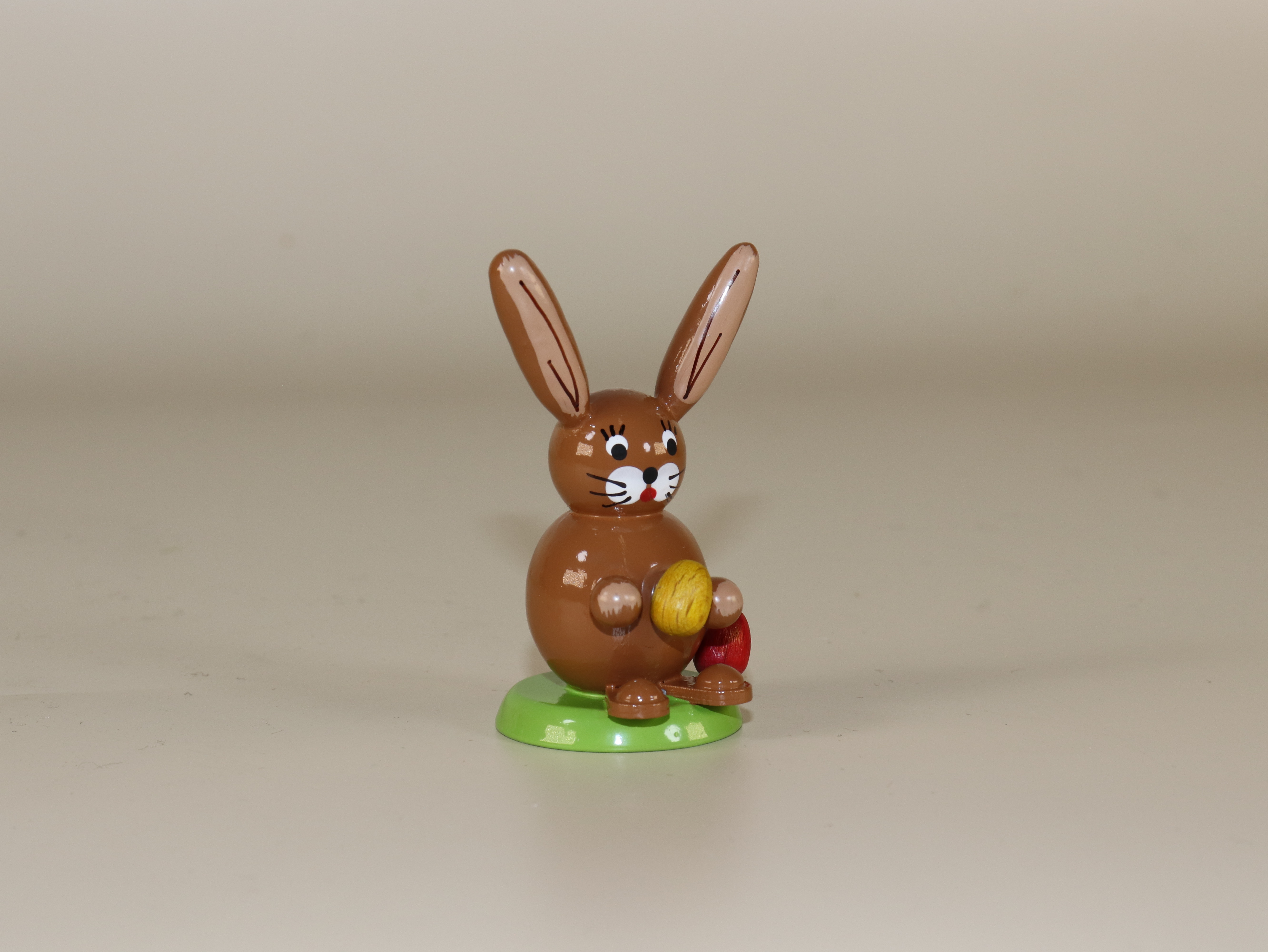 Tischschmuck "Osterhase mit Ei"