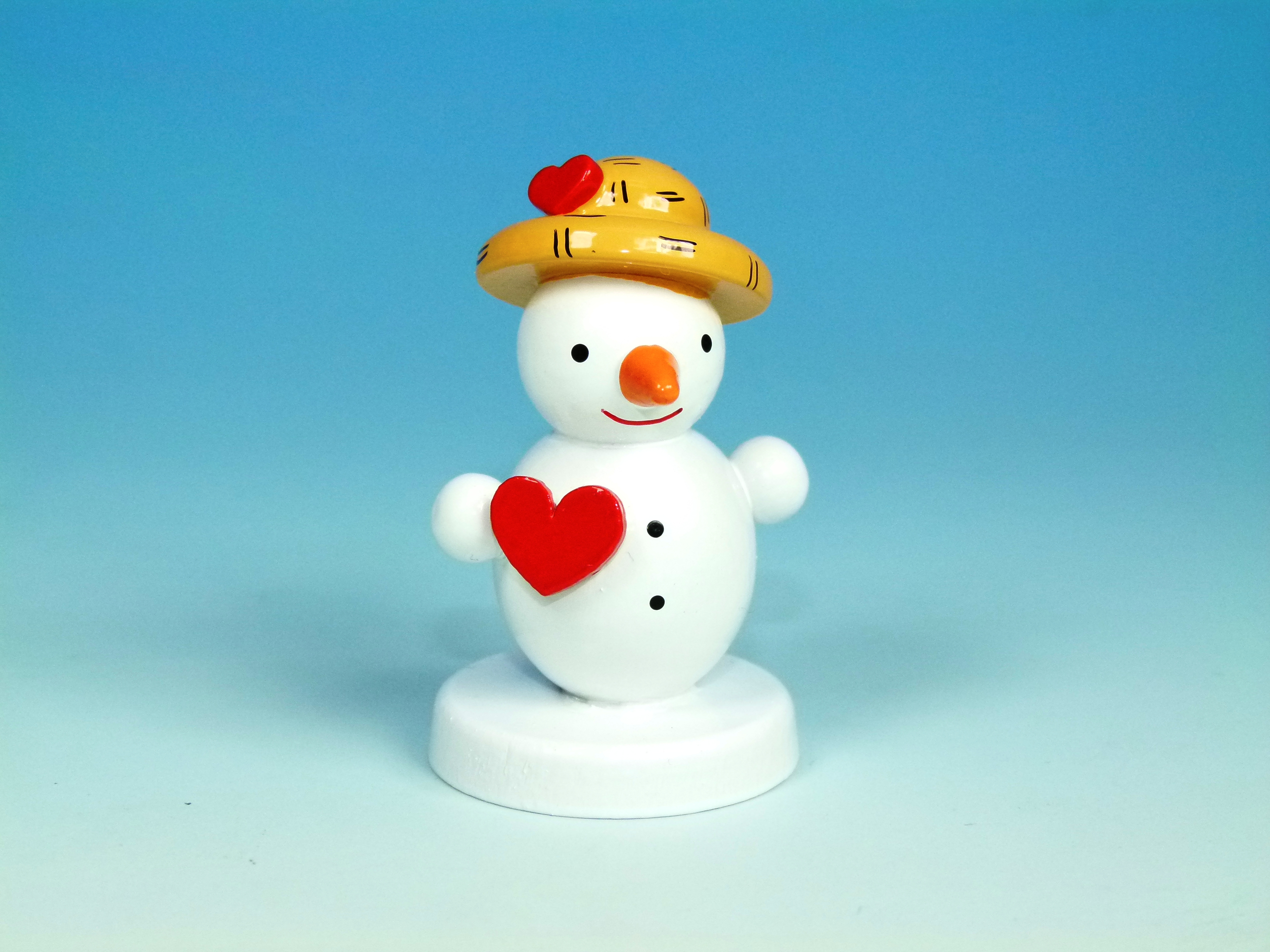 schneemannfigur-stehend-mit-herzen-10-ullrich-kunsthandwerk-paul-ullrich-volkskunstbestehen