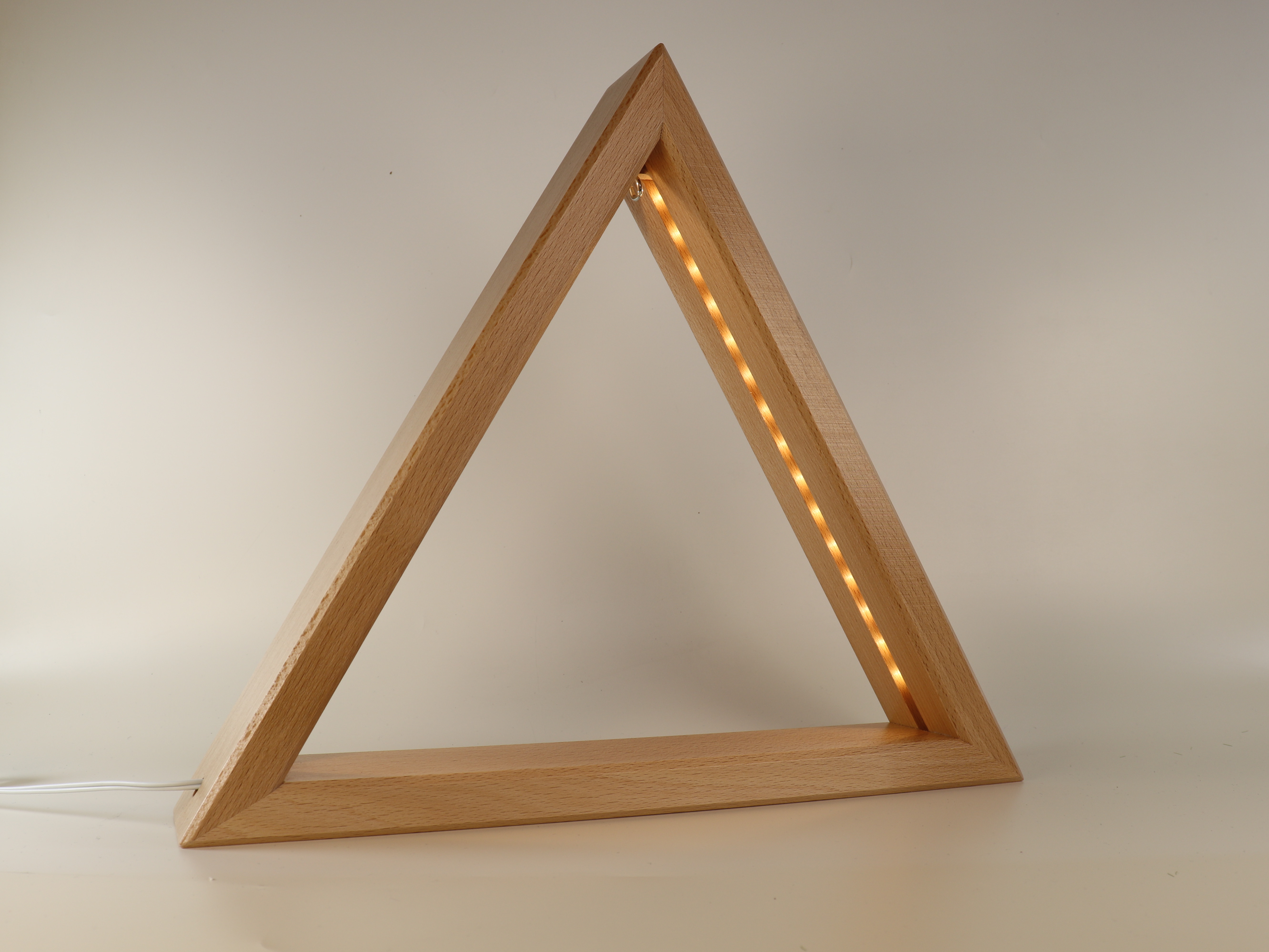 Holz-Dreieck 35 cm mit LED-Beleuchtung als eine Art Schwibbogen