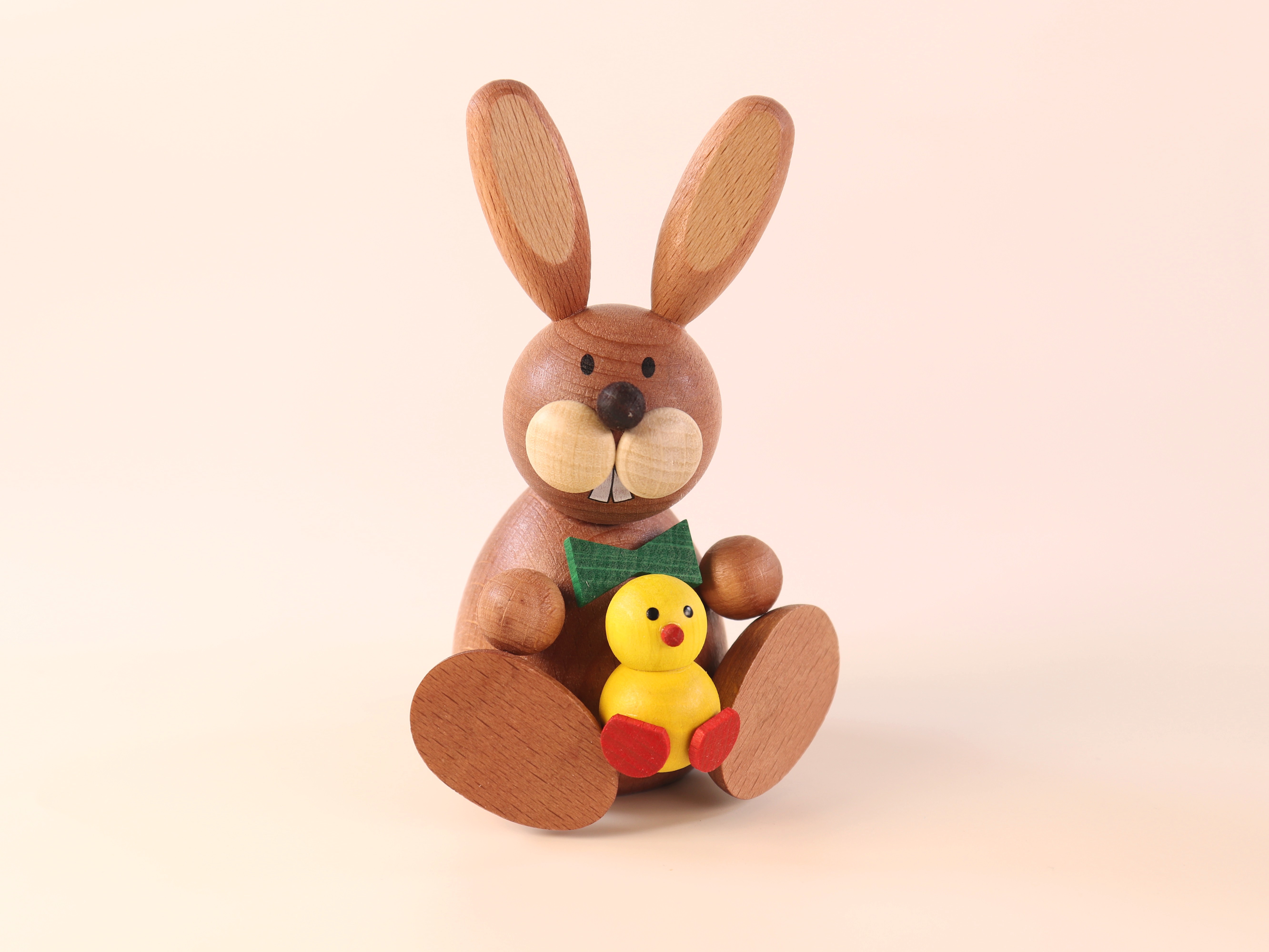 Tischschmuck Osterhase sitzend mit gelbem Küken kaufen