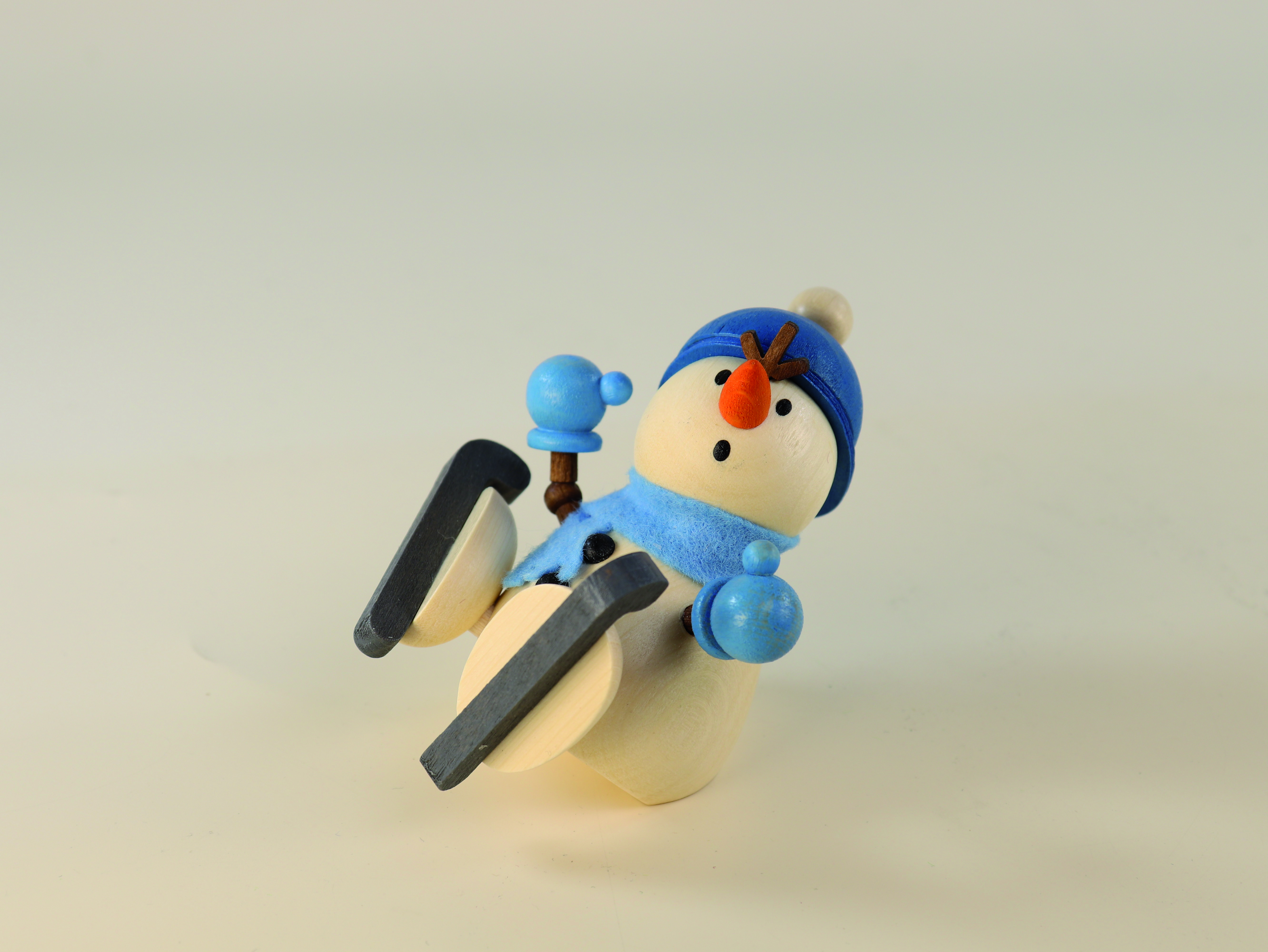 Holzfigur "Schneemann mit Schlittschuhen" 6,4 cm groß zum Hinstellen 
