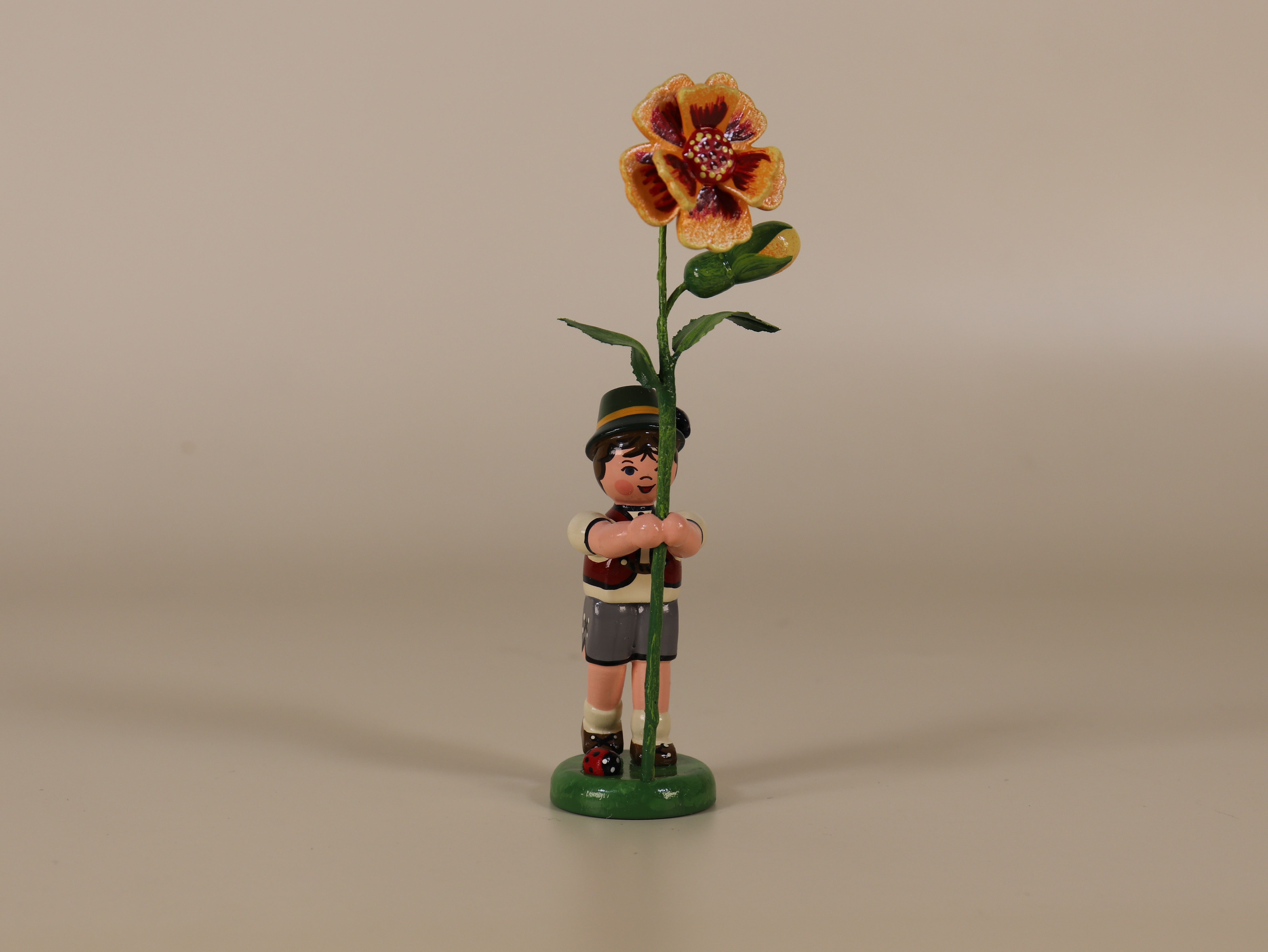 Frühlings-Tisch-Schmuck "Blütenkind - Junge  mit Tagetes"