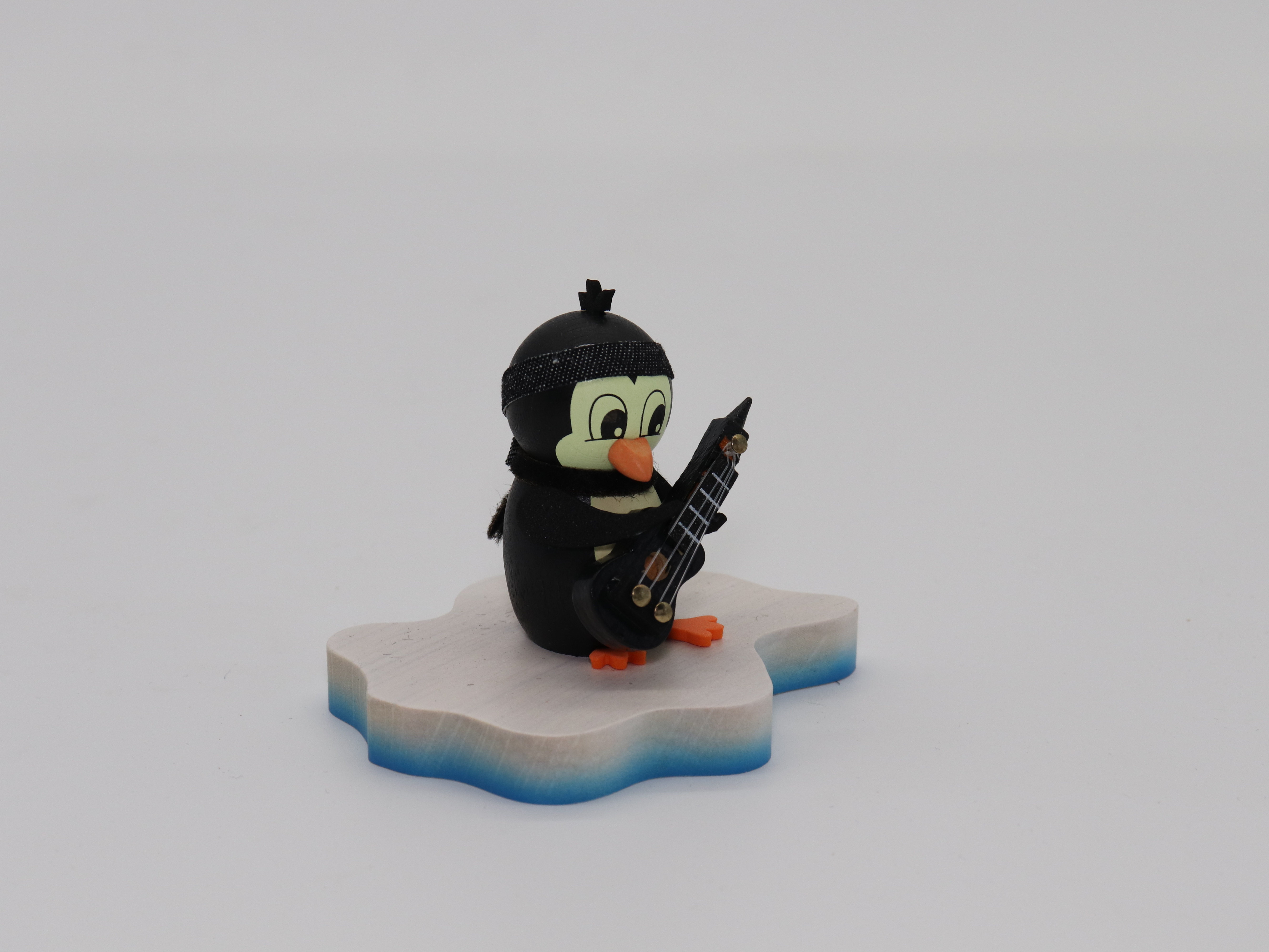 pinguin-auf-eisscholle-rock-star-20-ullrich-kunsthandwerk-paul-ullrich-volkskunstbestehen