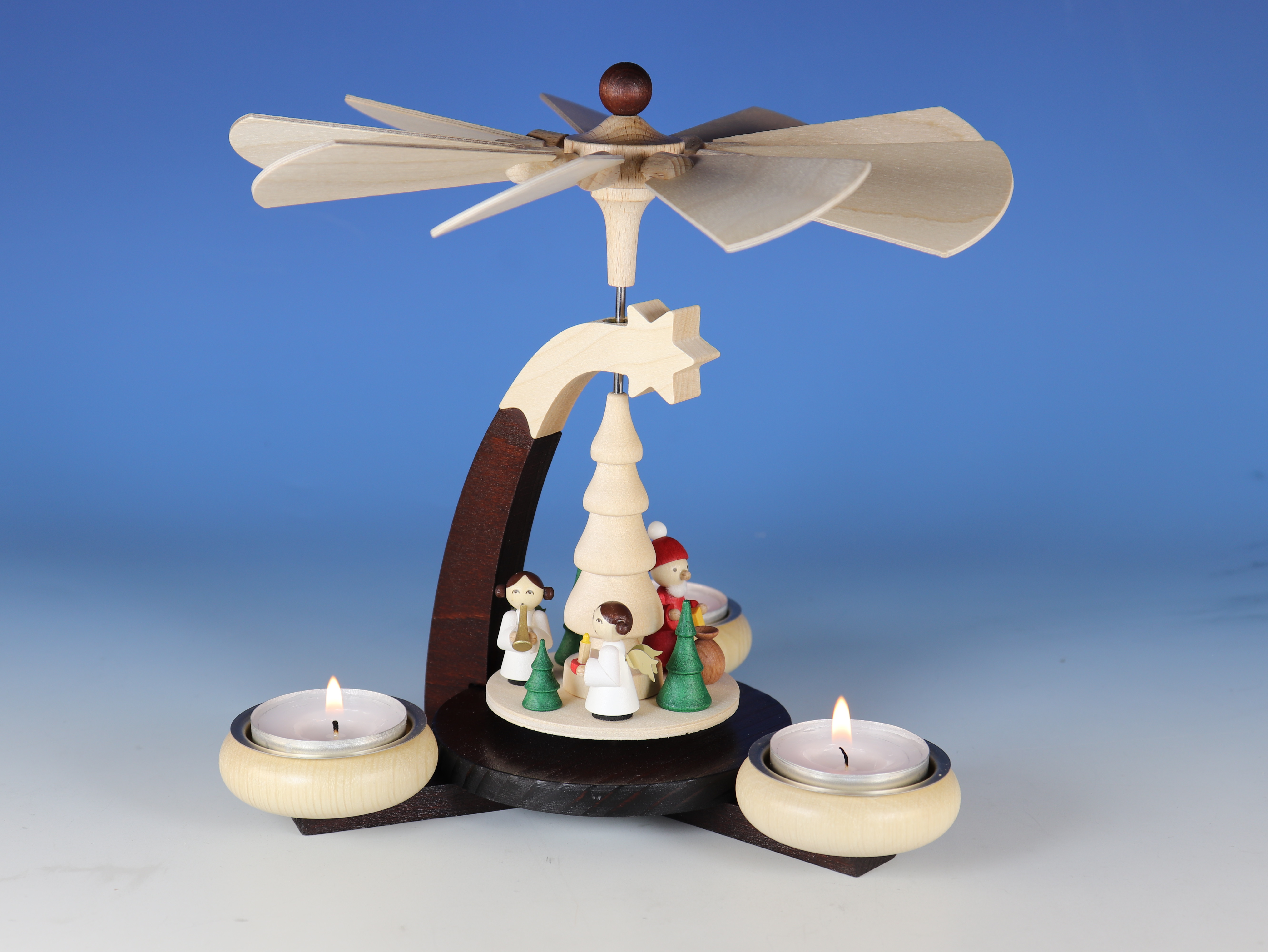 Design-Teelichtpyramide dunkelbraun/natur Weihnachtsmann & 2 weiße Engel  für 3 Teelichte, Höhe 19cm