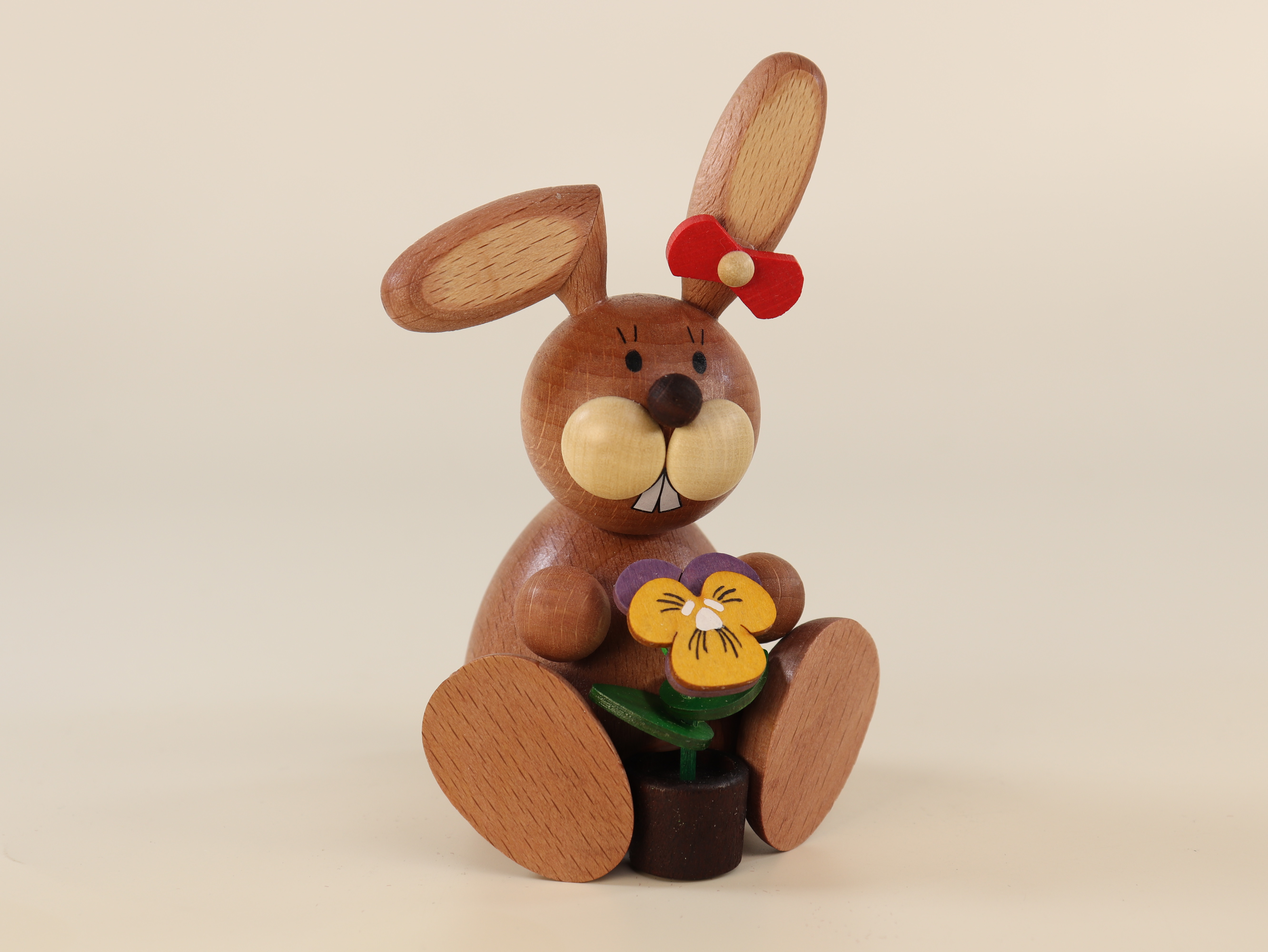 osterhaesin-sitzend-mit-stiefmuetterchen-110-cm-gro?-10-ullrich-kunsthandwerk-paul-ullrich-volkskunstbestehen