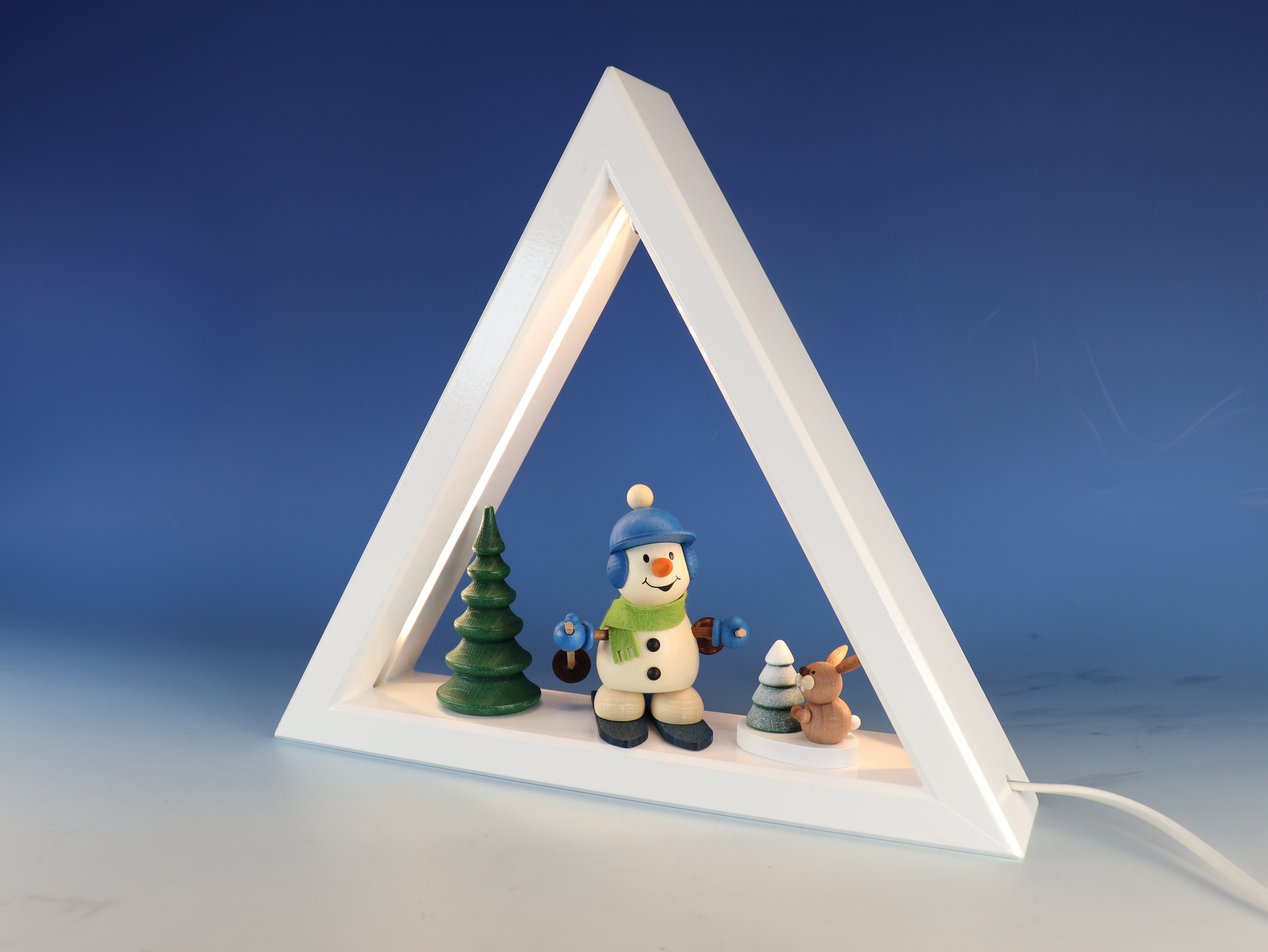 Weihnachts-Fensterdeko "LED-Dreieck weiß mit Schneemann, Baum und Hase"