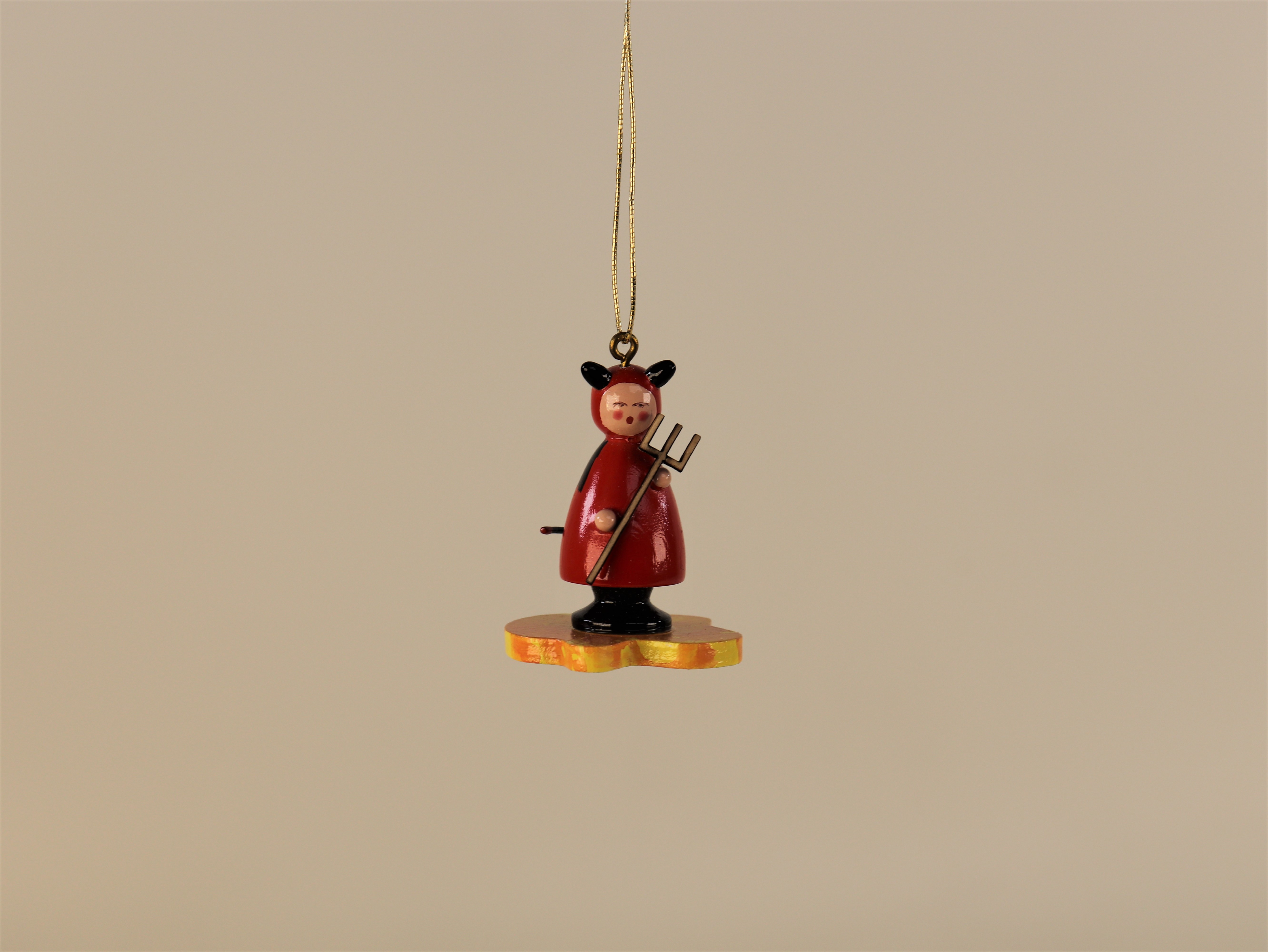Baumschmuck Teufel mit Dreizack auf Sockel