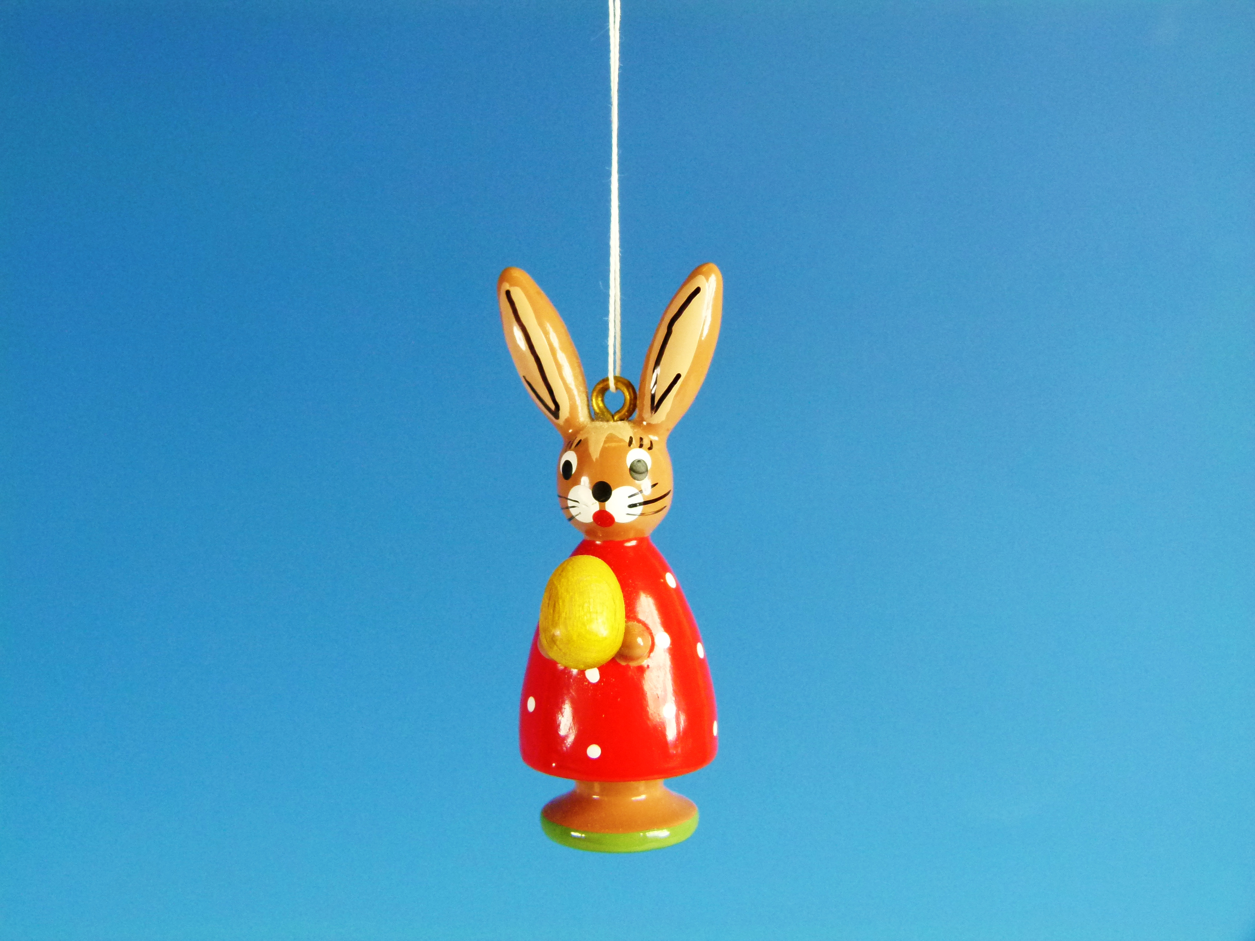 Baumschmuck für Ostern 'Hase mit Ei' rot