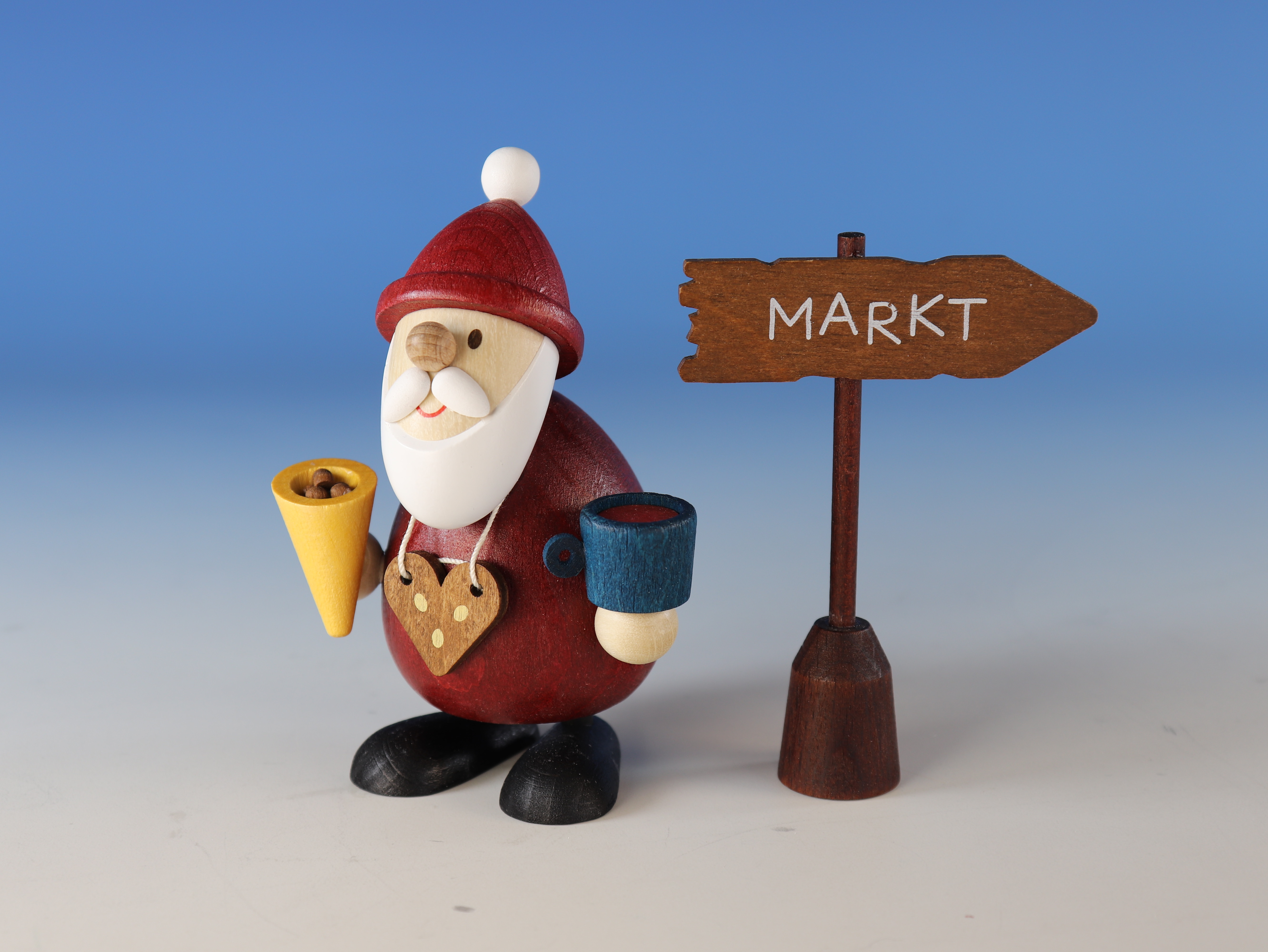 Weihnachtsmann 'Weihnachtsmarktbummler' mit Lebkuchenherz, Glühwein und gebrannten Mandeln zum Hinstellen