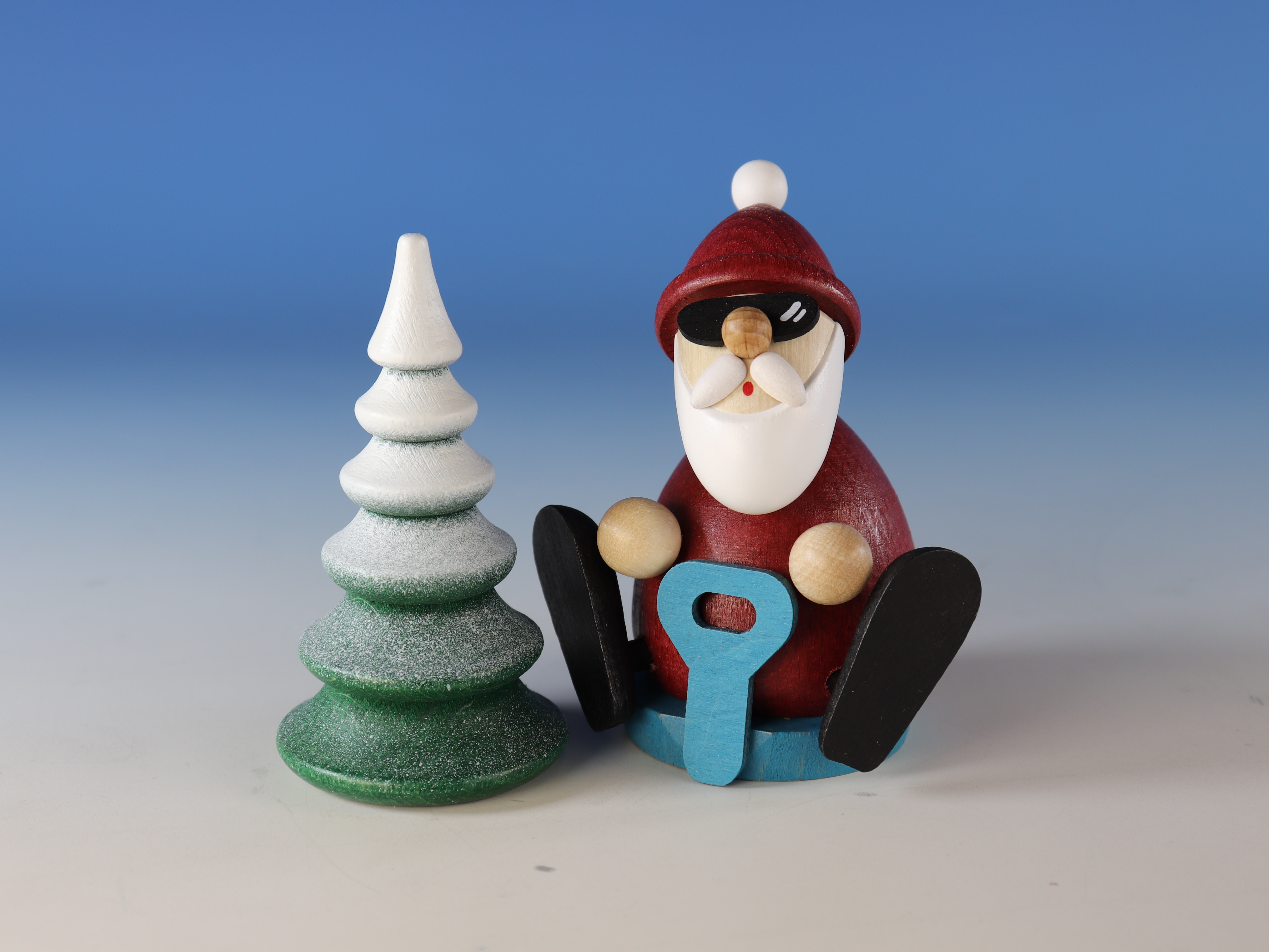 Tischschmuck Weihnachtsmann mit Schneerutscher und verschneitem Baum kaufen  Tischschmuck Weihnachtsmann mit Schneerutscher und verschneitem Baum